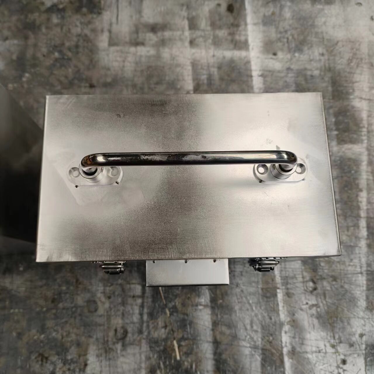 河源铅箱：辐射安全的坚固堡垒